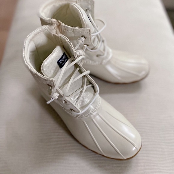 SPERRY Girls cream colored winter rubber snow boots size 4 youth kids - Picture 1 of 7